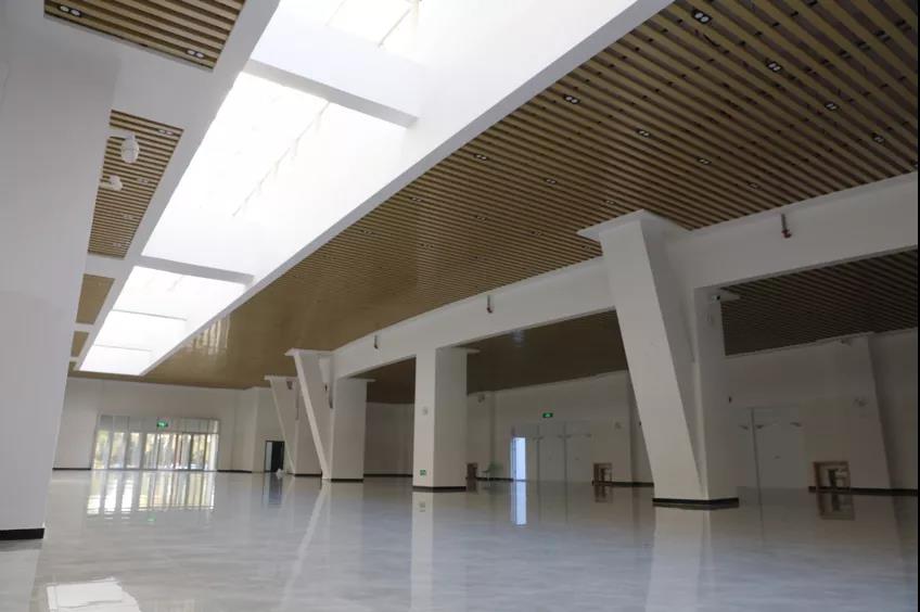 哈尔滨石油学院体育馆于2020年开工建设,共占地面积13111.
