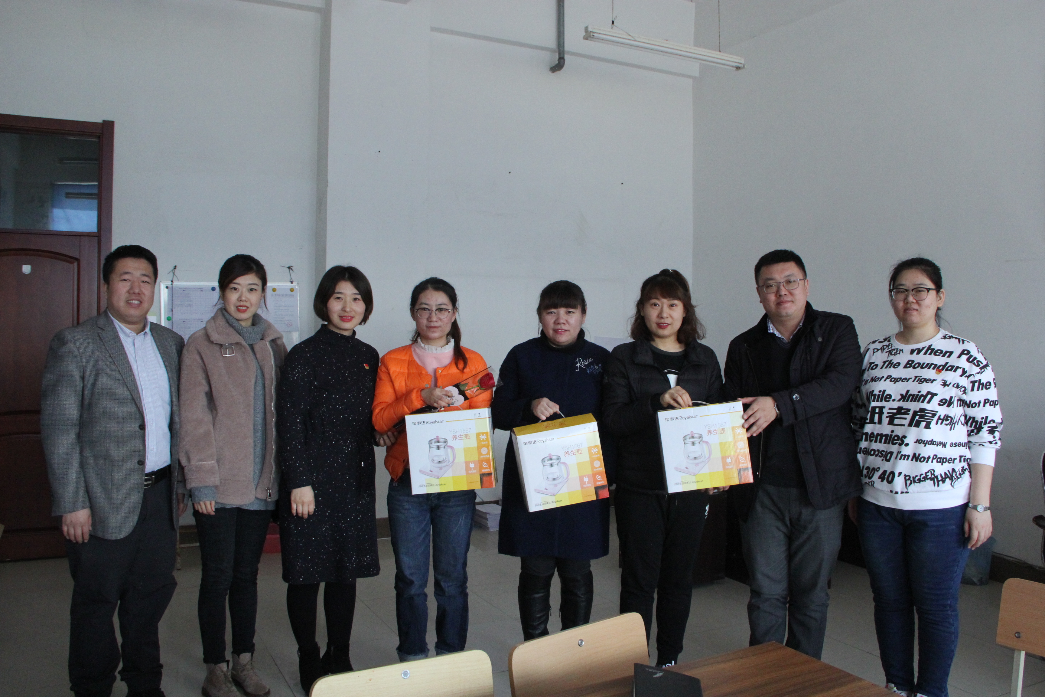 石油工程学院举办"三八节"经验座谈会