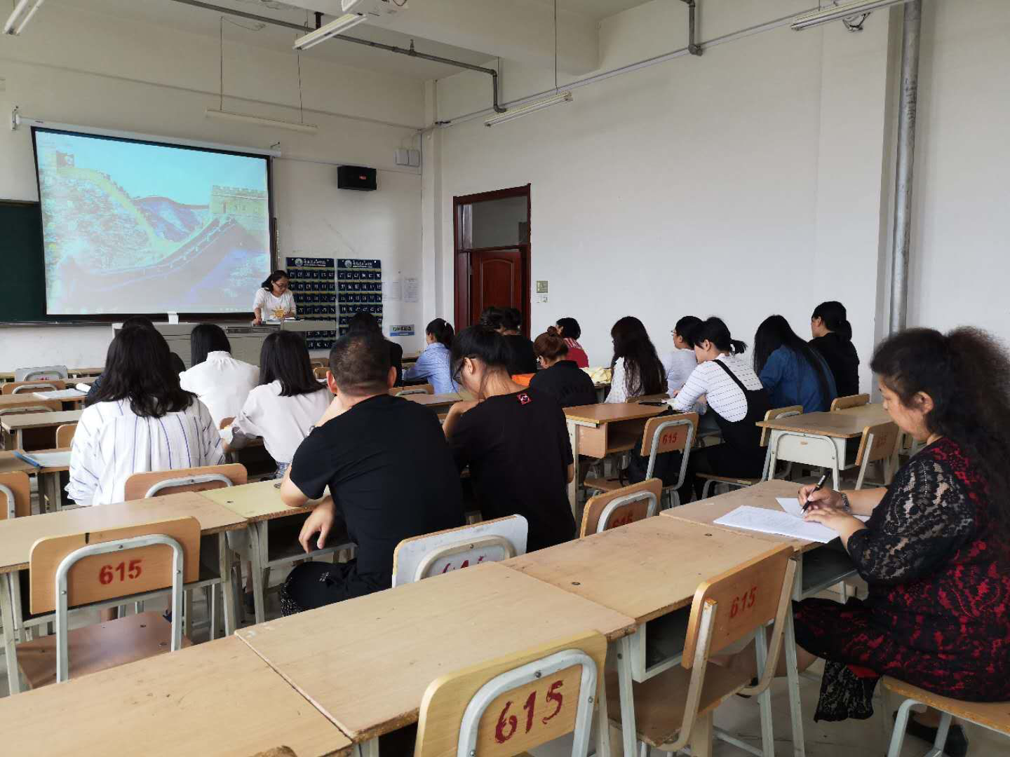 [哈油要闻]教师教学发展中心组织专业外语课授课教师教学方法培训活动-哈尔滨石油学院